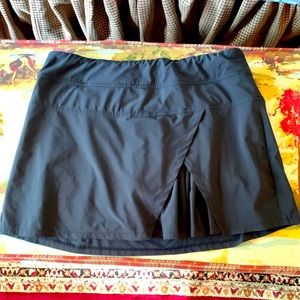 Athleta black pleated mini skirt Size Large Tall